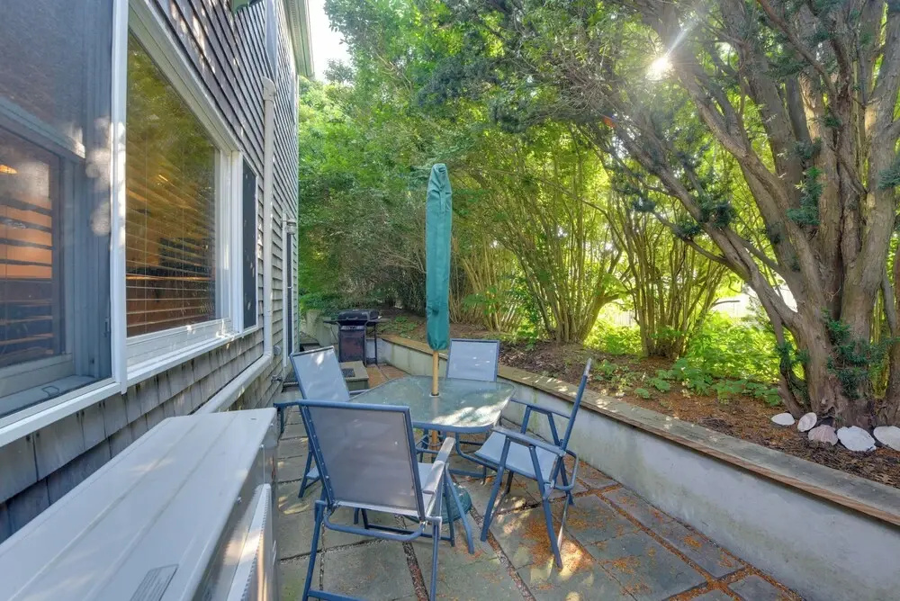 Shop, Dine, Explore Commercial St! Coastal Retreat