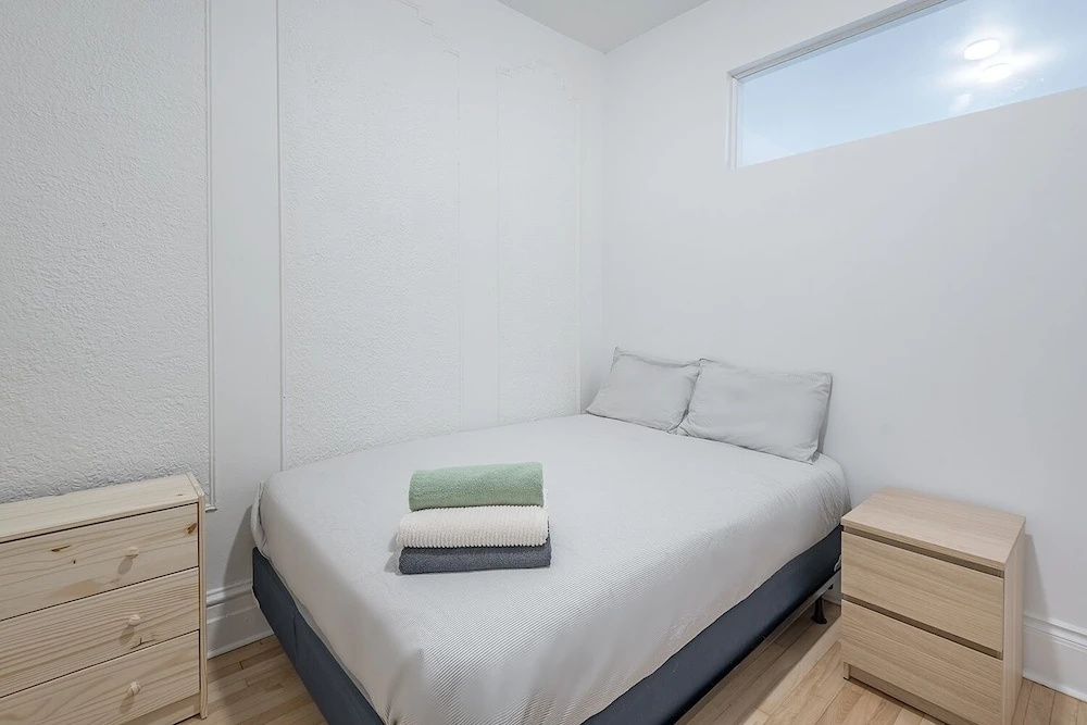 5221 St Urbain