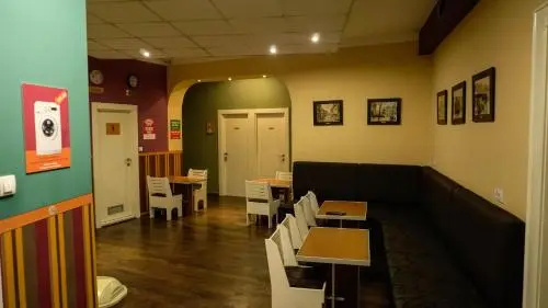 Play Hostel