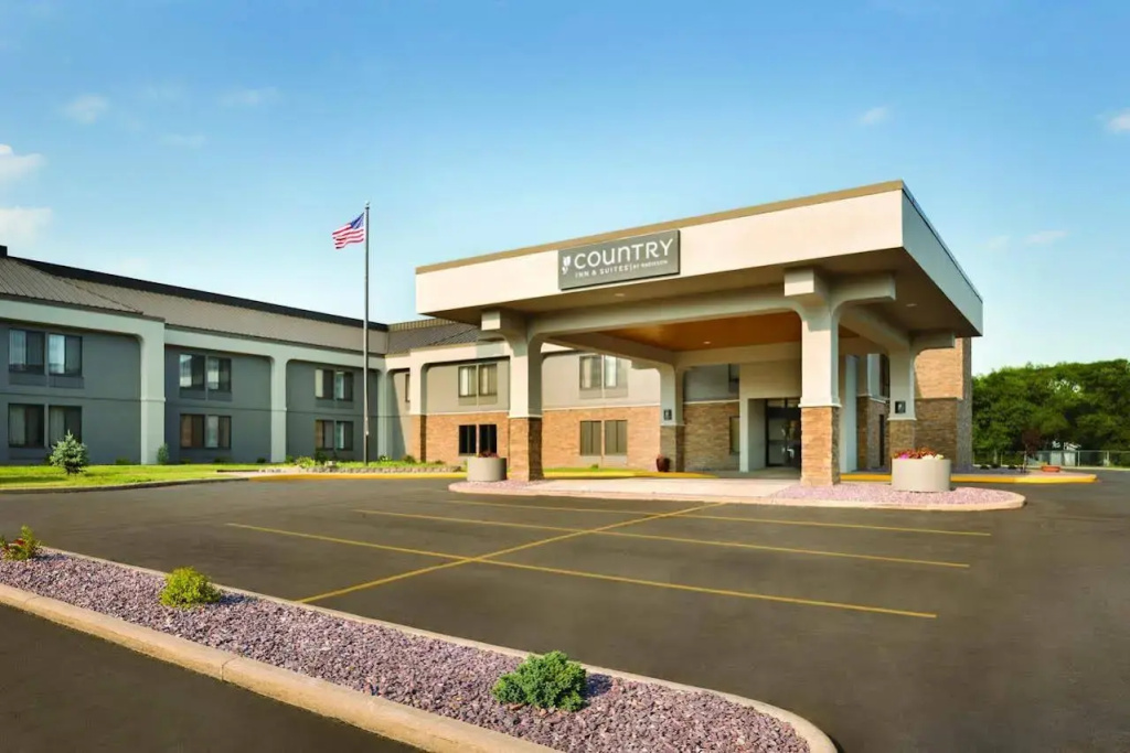 Country Inn & Suites by Radisson, La Crosse, WI