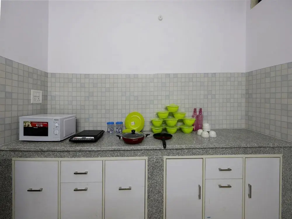 OYO 12695 Home Cosy 5BHK Himuda Sanjauli