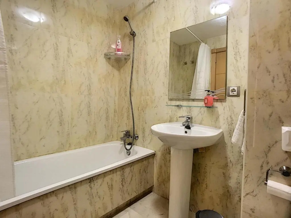 2239-Lovely 2 bedrooms with pool and paddle court