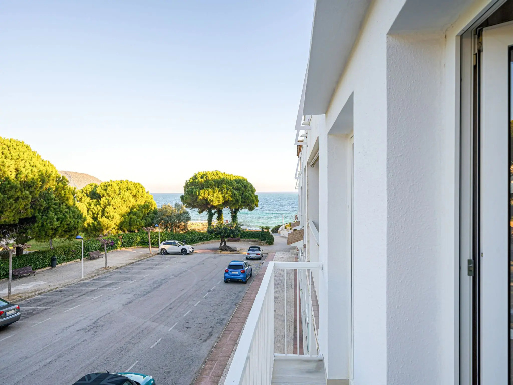 Comfort Steps from the Sea