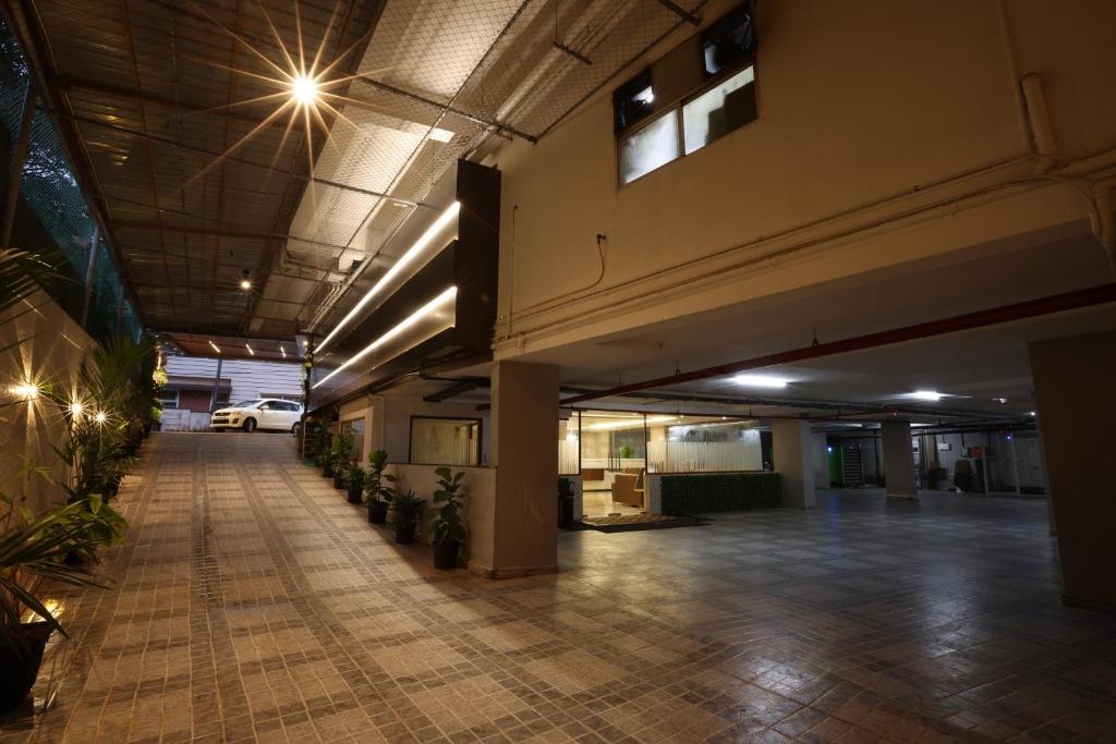 Royal Plaza Suites by RAK Rooms, Mangaluru