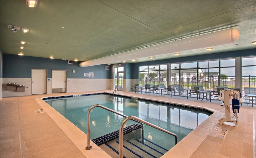 Holiday Inn Express & Suites Fond Du Lac by IHG