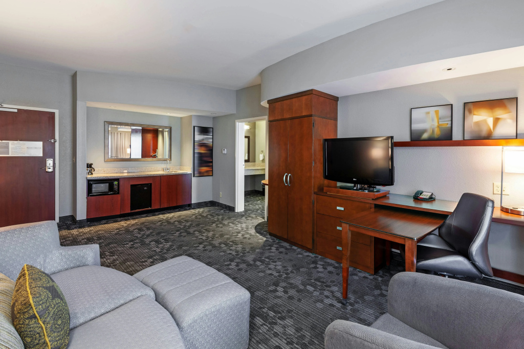 Courtyard by Marriott Tulsa Woodland Hills