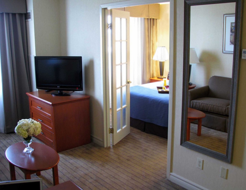 Holiday Inn & Suites Ottawa Kanata by IHG