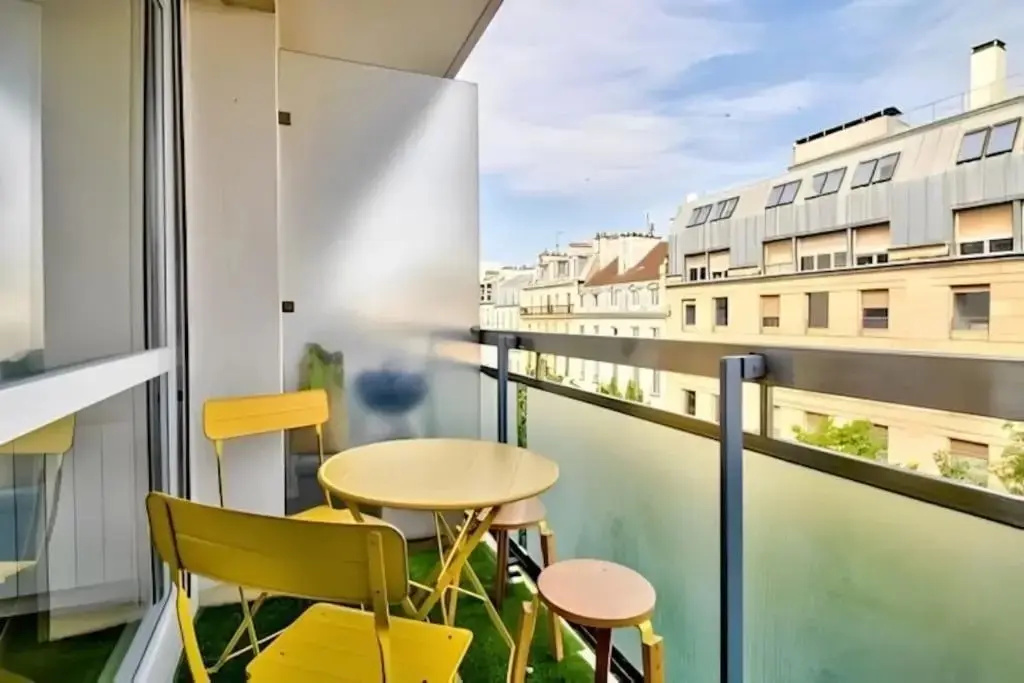 One Bedroom Apartment - Canal Saint Martin (360)