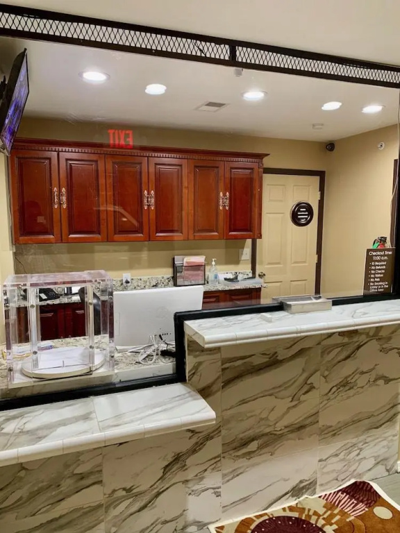 Motor City Inn & Suites