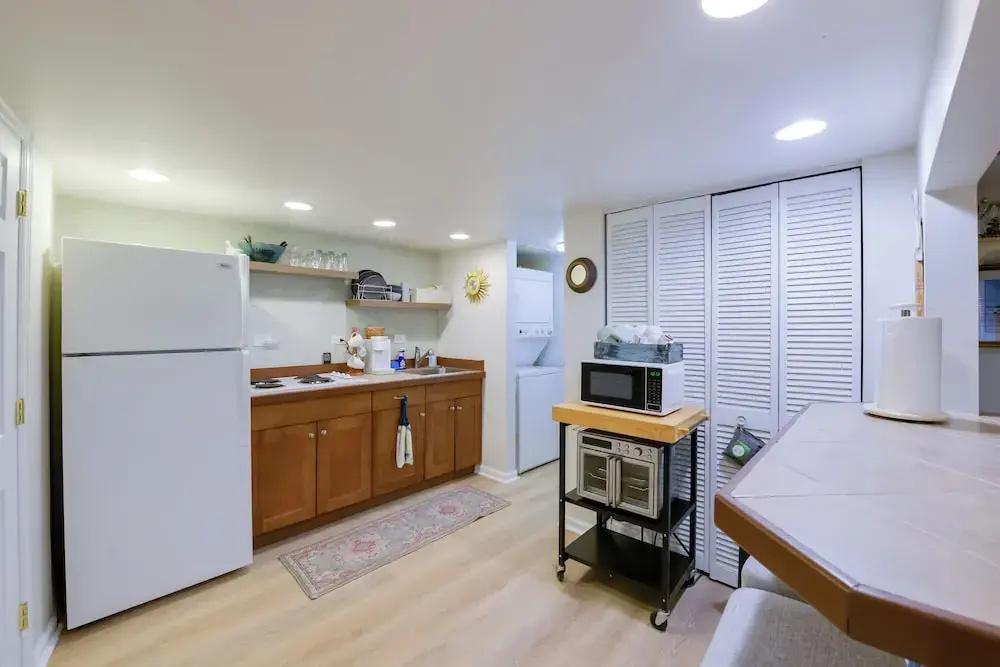 Cozy Ventnor Getaway: Walk to Public Beach!