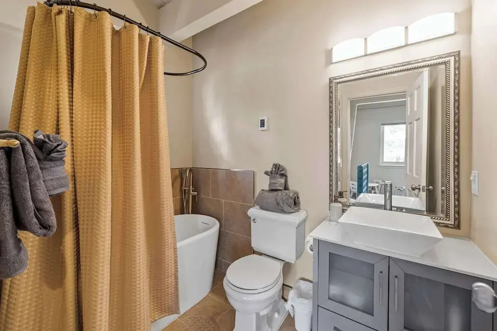 Tahoe City Retreat For 8!