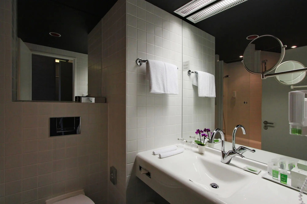 Отель Arcotel John F