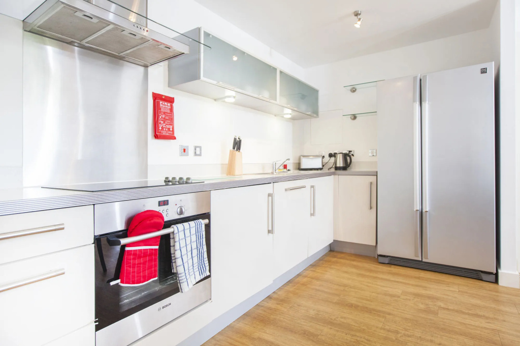 iSTAY APARTMENTS at VIZION - Fully Equipped Modern Serviced Apartments with Balconies, Superfast Broadband, Free Allocated Parking Space, 24h Security, Rooftop Gardens, Located in Central MK