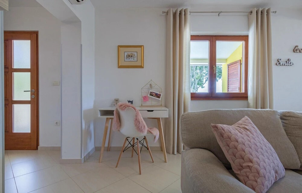 Amazing Home In Galizana