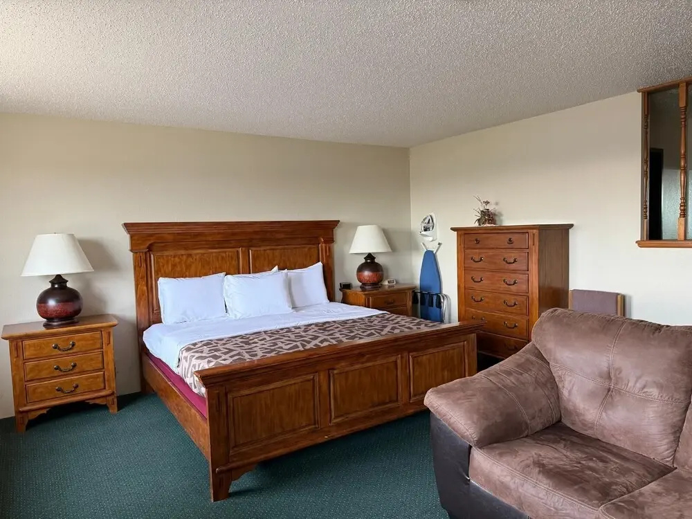 Cassville Four Seasons Inn & Suites