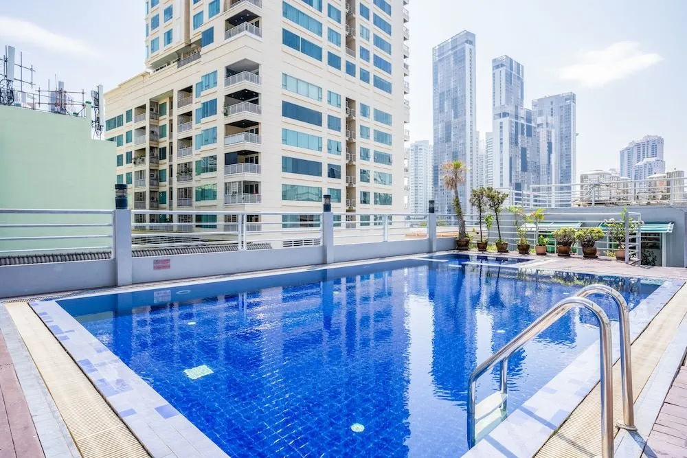 Lacuna Sukhumvit by Favstay