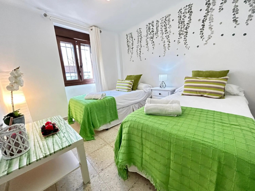 Cozy Town House With Terrace and Free Wifi