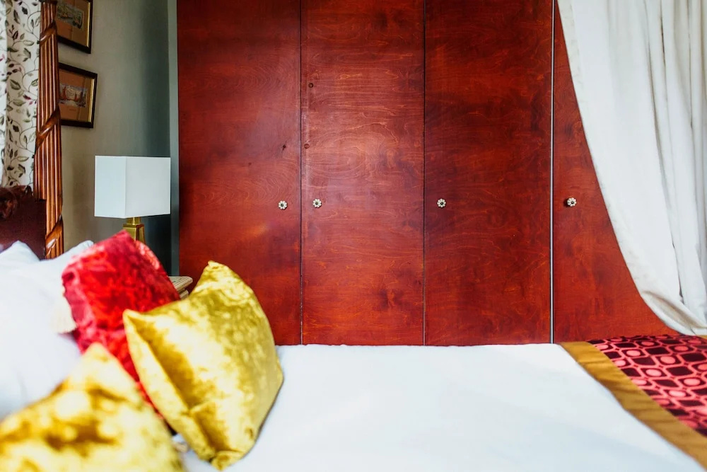The Suite, 82 Cathedral, Private Parking