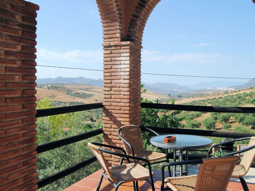 Peaceful Retreat in Alora for Families and Friends