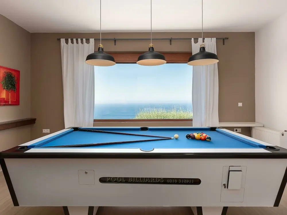 Luxury Villa With Heated Pool 700m to the Beach