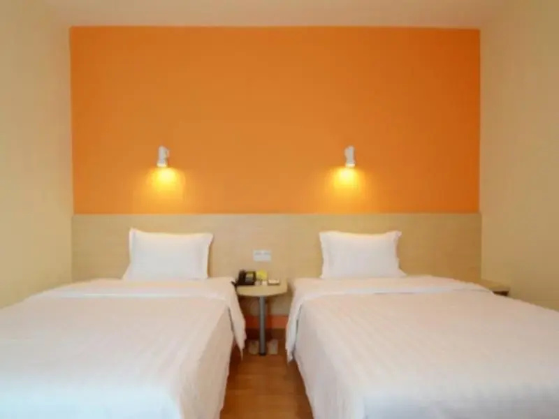 7 Days Inn Guangzhou Zengcheng Gualv Square Branch