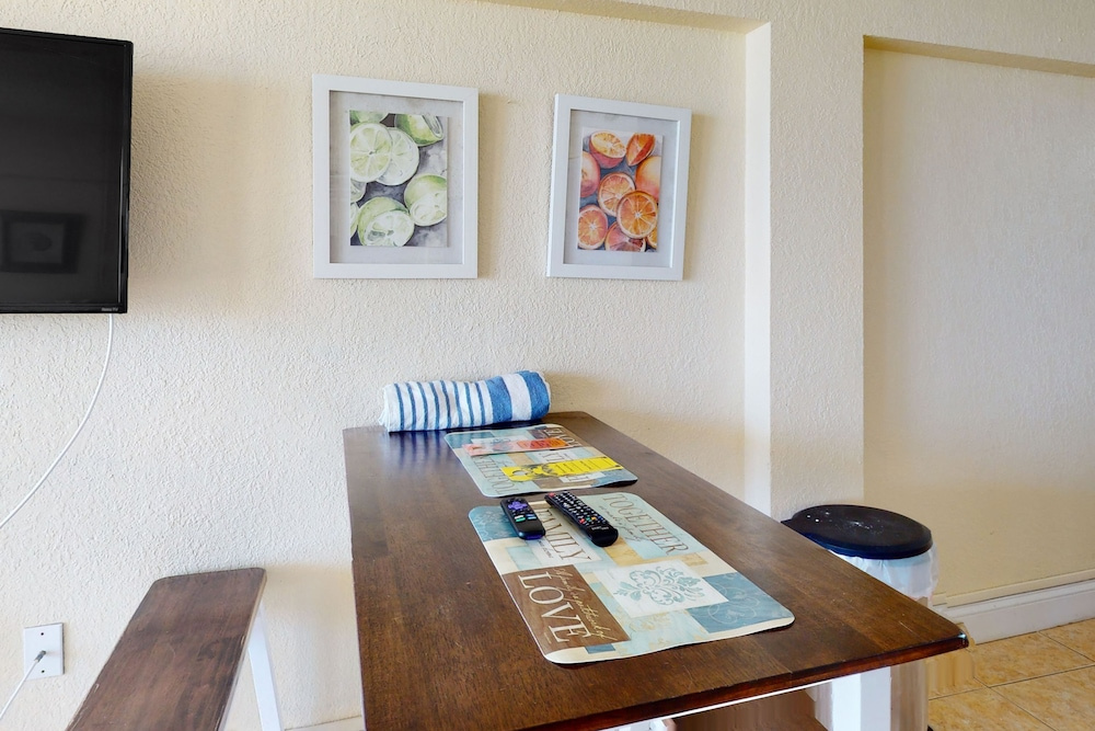 Hawaiian Inn 422