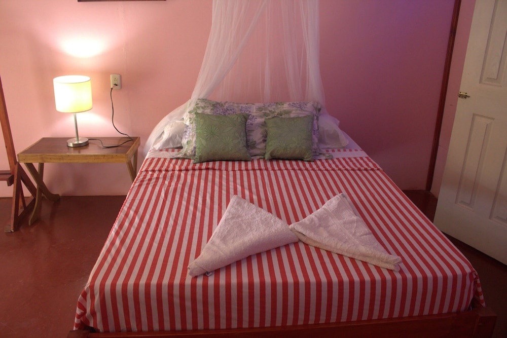 Cabinas Casa Miriam Drake Bay