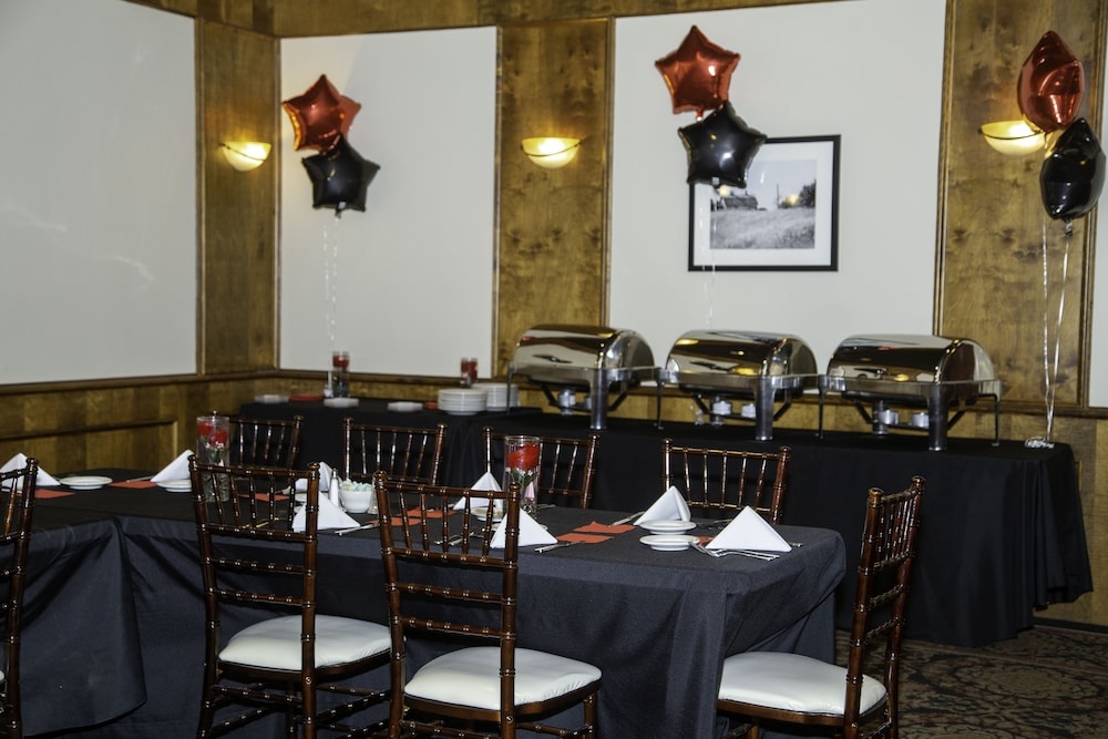 The Stables Inn & Suites