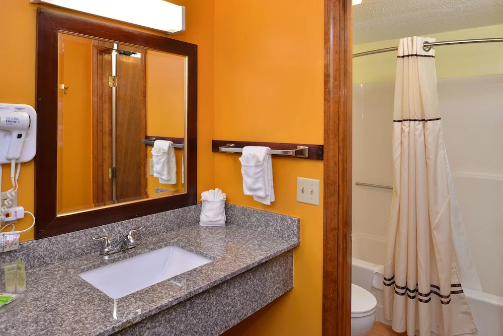 Captains Quarters Motel & Conference Center