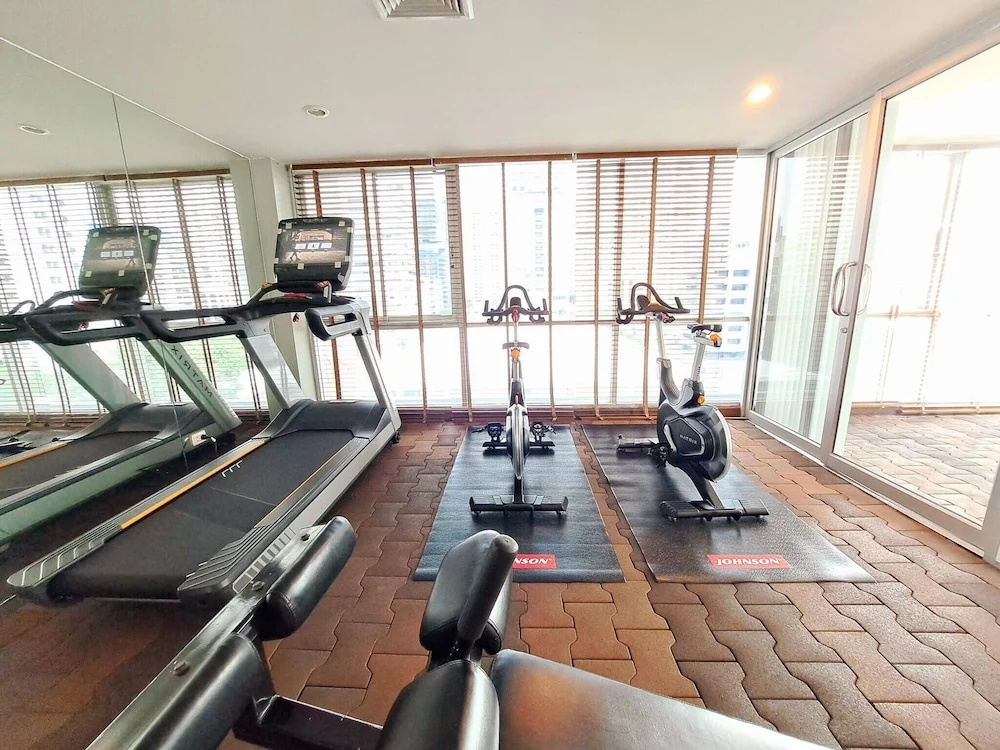 6D - 3 Bedroom Downtown Apartment With Shared Pool