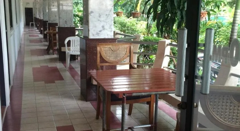 Coconut House Chaweng Hostel