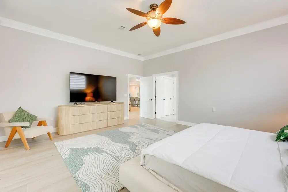 Walkable Waterfront Paradise: Home in Clearwater