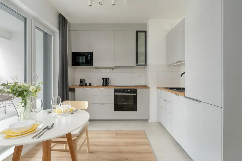 Gray Cosy Studio in Poznań by Renters