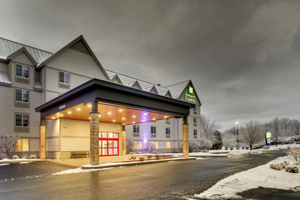 Holiday Inn Express & Suites - Lincoln East - White Mountains by IHG