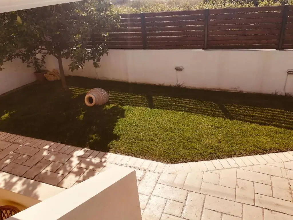 Lux House next to the Airport of Athens. Transport 24h