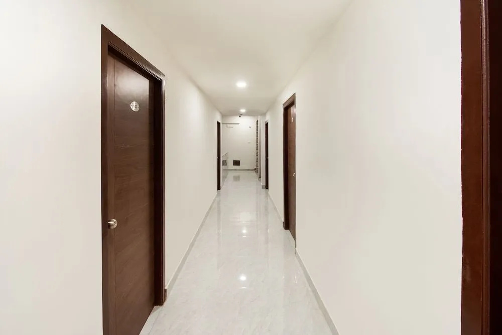 Oyo 29061 Suryas Grand