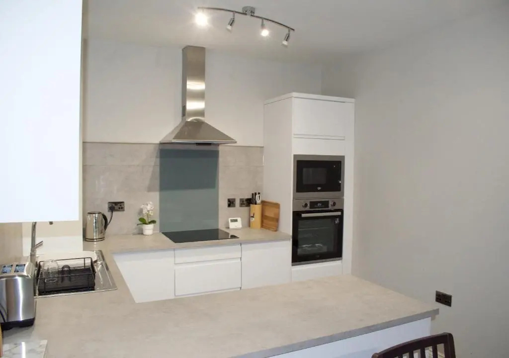 Beautifully refurbished 2 bedroom self-contained apartment with secure parking