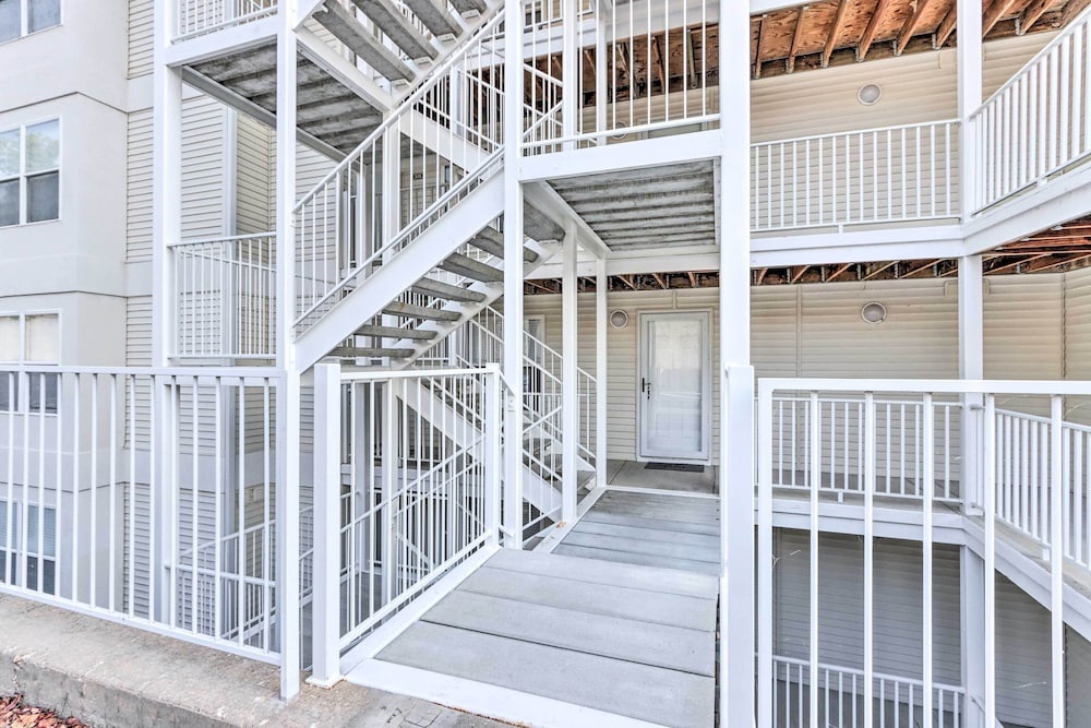 Parkview Bay Condo: Resort Pools & Lake View!