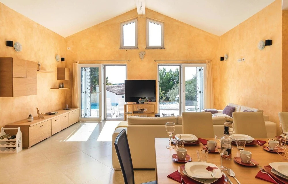 Gorgeous Home In Medulin With Kitchen