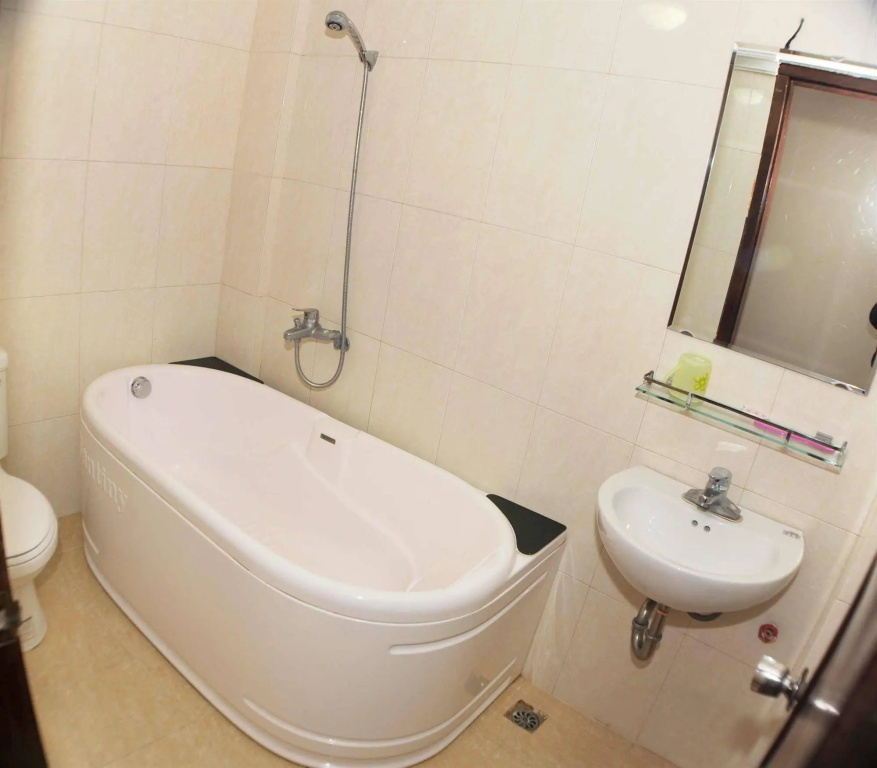 Le Petit Hotel & Travel
