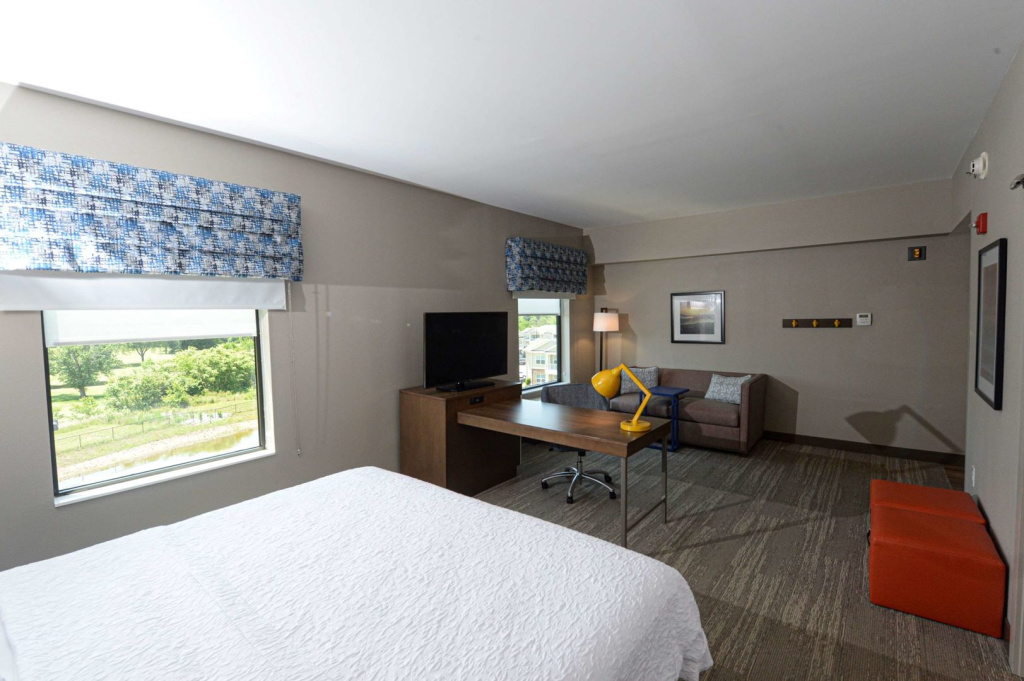 Hampton Inn & Suites Lenoir, NC