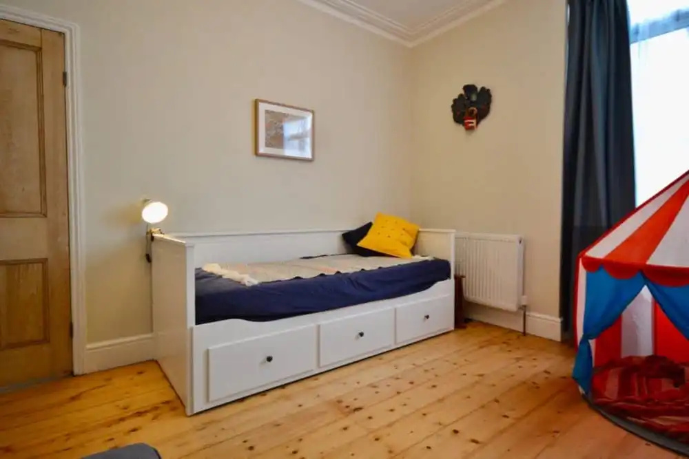 Charming Victorian 3 Bedroom House With Large Garden