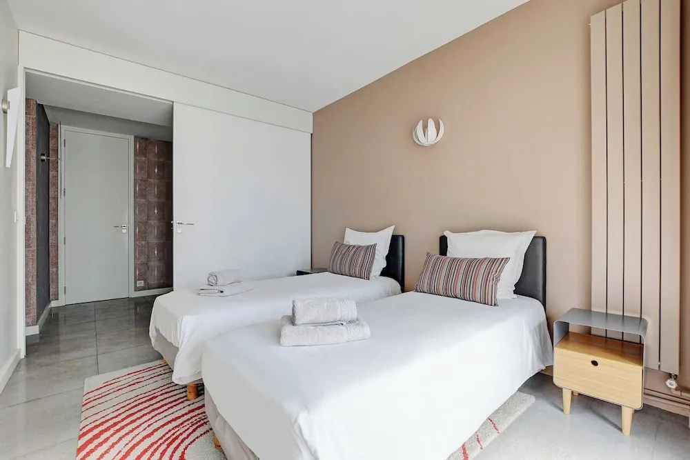 Exceptional 3bdr/6p apt - View of the Eiffel Tower