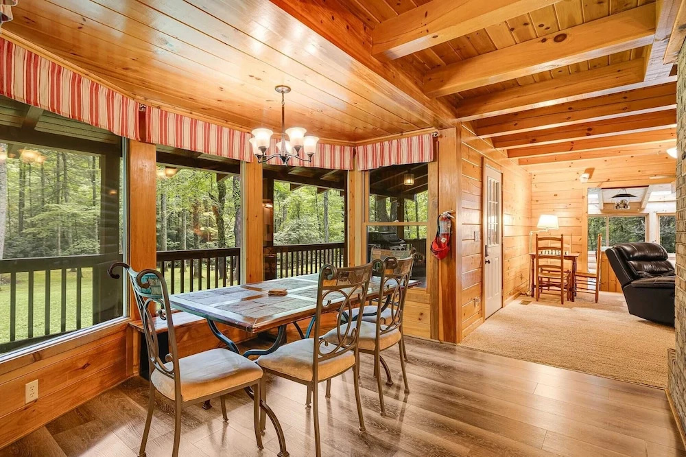 Twin Creeks Lodge by Avantstay 33 Acre Retreat