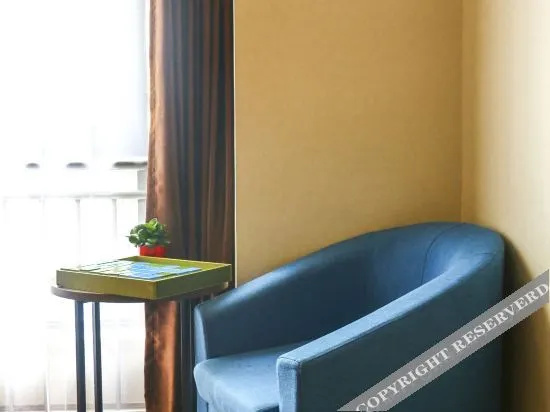 Super 8 Hotel (Ziyang Wanda Plaza)