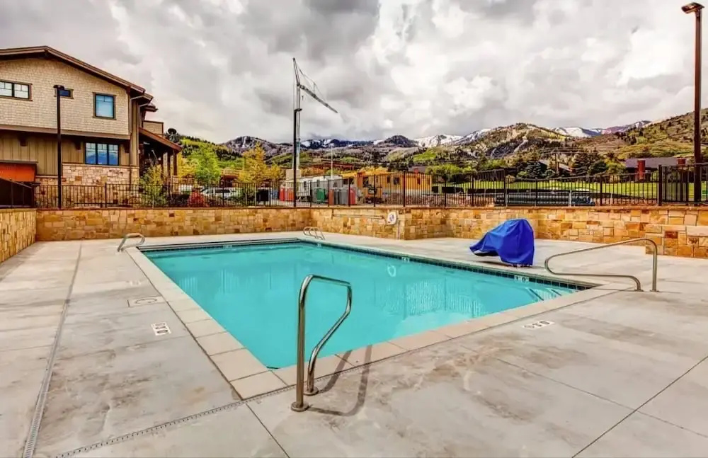 Blackstone Beauty 2 Bedroom Condo by RedAwning