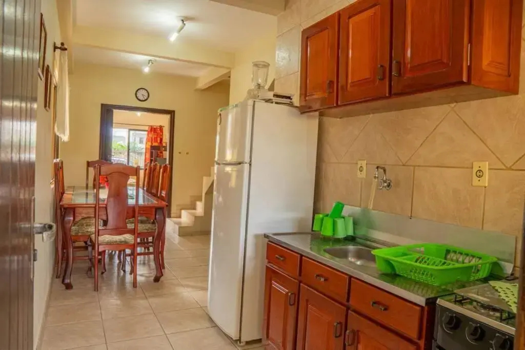 Casa 100m da praia, 10 pessoas, 3 quartos