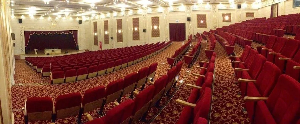 Отель Яй Гранд