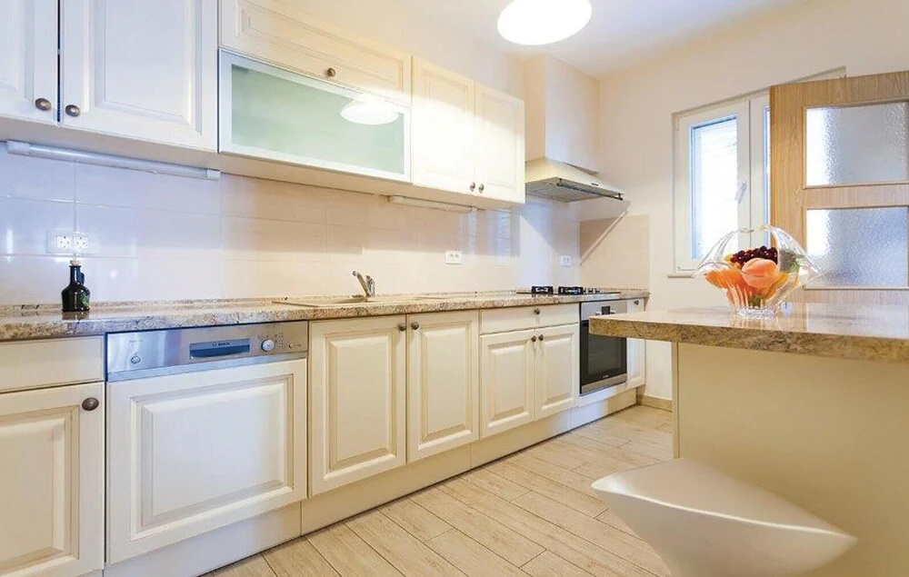 5 Bedroom Cozy Home In Prizba