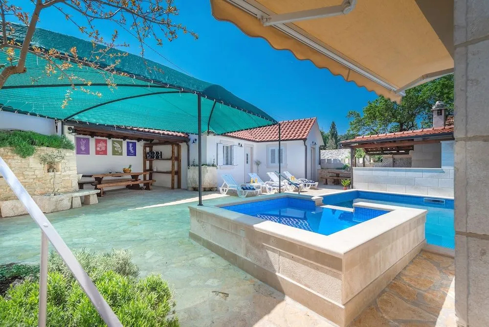 Holiday home Škrika